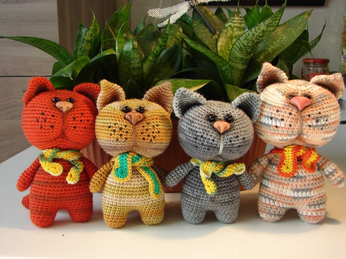 Вязаная игрушка кот