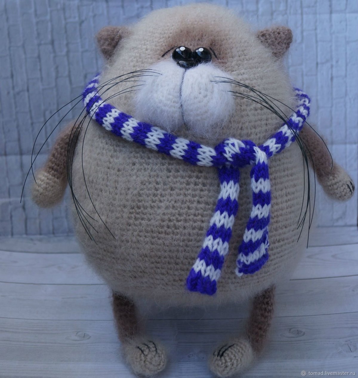Вязаная игрушка кот