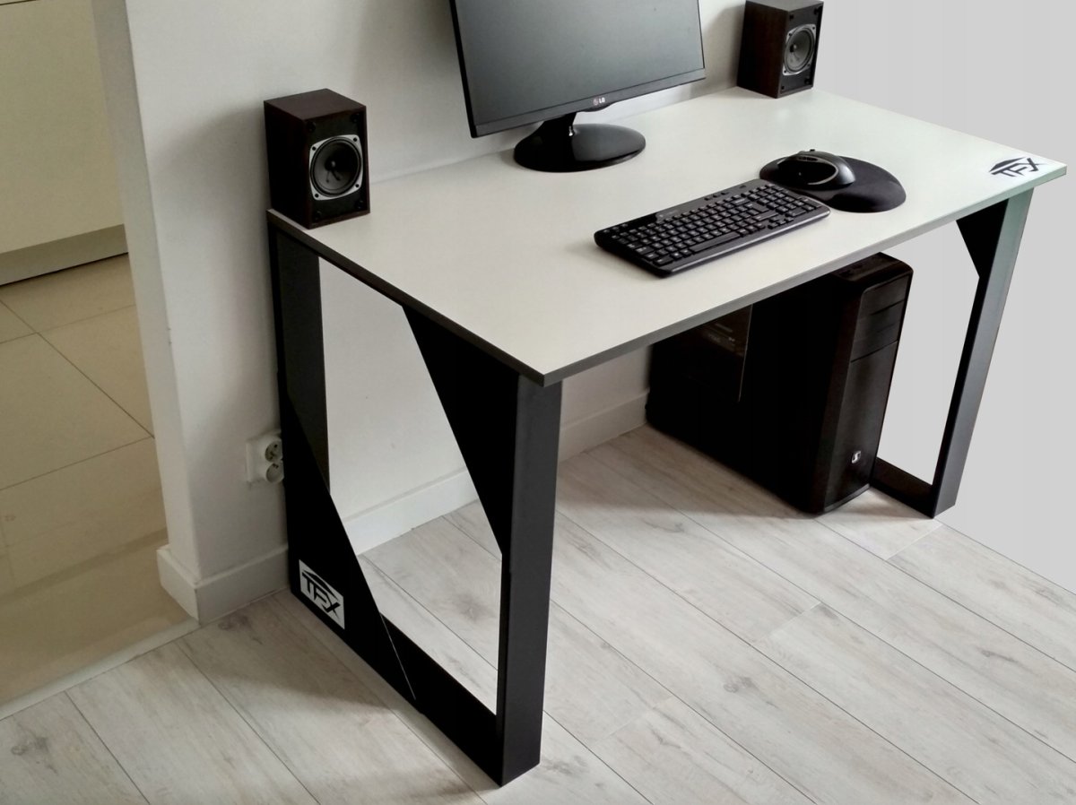 Компьютерный стол DIY