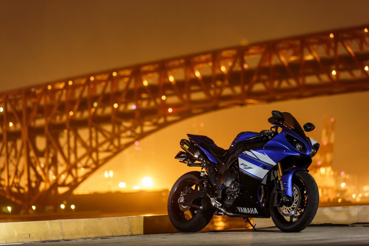 Yamaha r6 ночью
